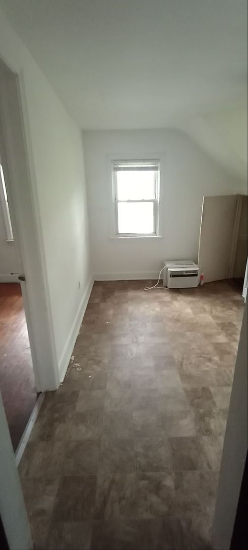 2 beds, 1 bath, 550 sqft, $695