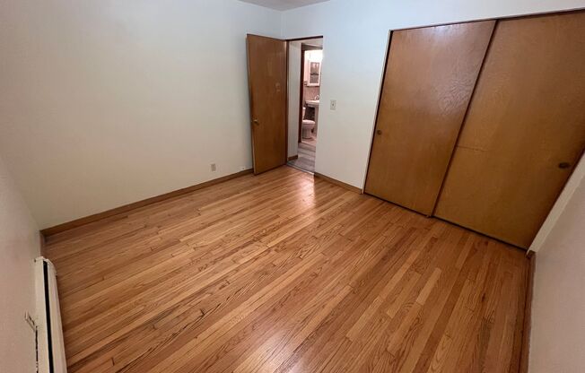 2 beds, 1 bath, $1,095