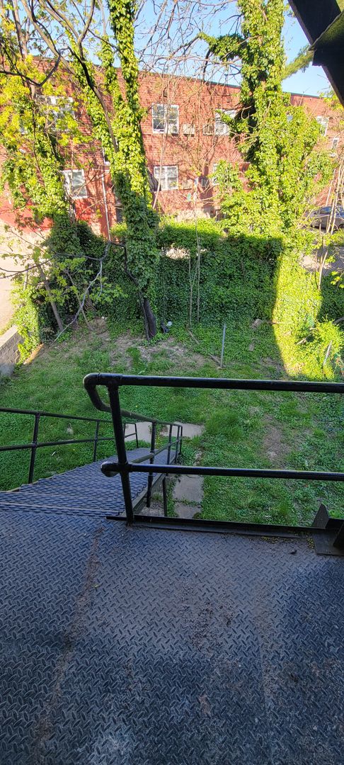 1 bed, 1 bath, $825, Unit 2nd Fl. Rear