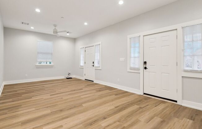 Spacious 3 Bedroom, 2 Bath Apartment with Modern Appliances