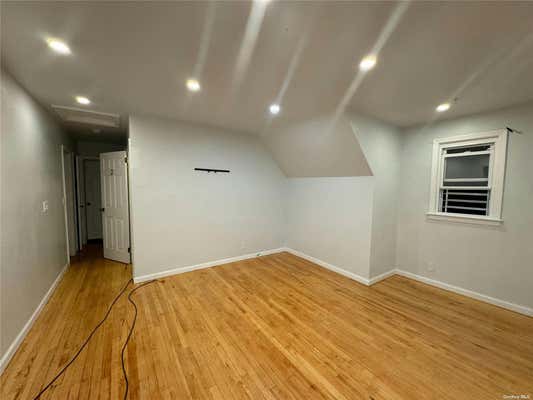 2 beds, 1 bath, $3,027, Unit 2