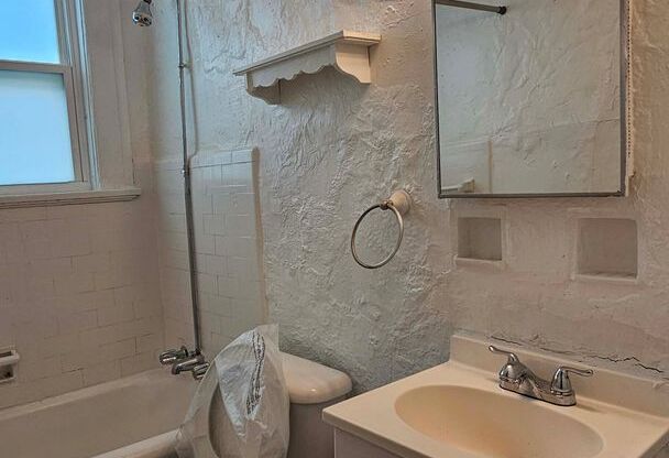 1 bed, 1 bath, 850 sqft, $1,099, Unit 11