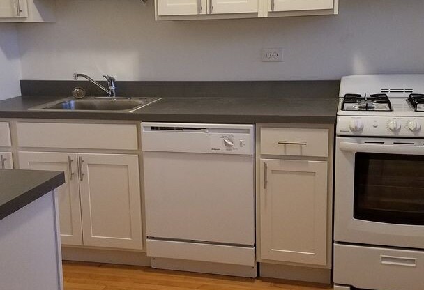 54 N LEAVITT 2209 N