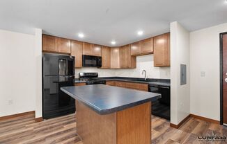 Studio, 1 bath, 450 sqft, $995, Unit 003