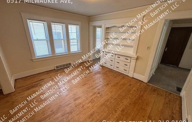 6517 Milwaukee Ave