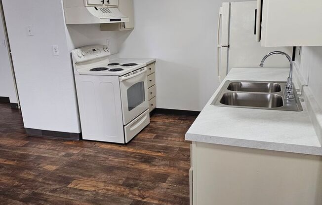 2 beds, 1 bath, 920 sqft, $1,305, Unit 1471-203