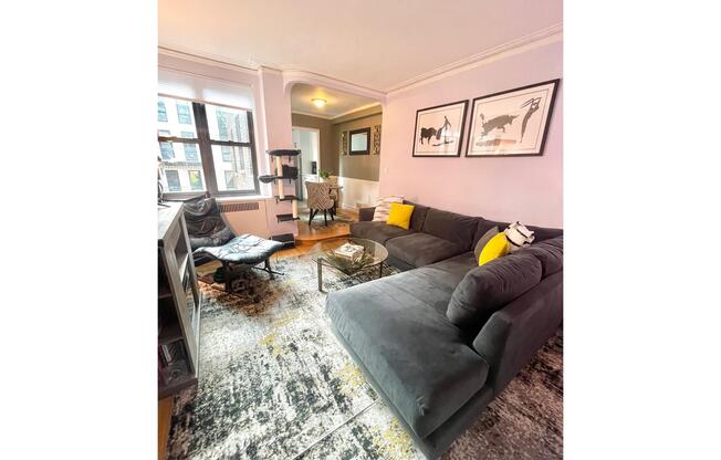 222 E 35 ST