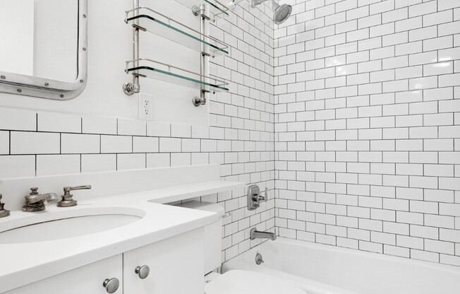 2 beds, 1 bath, $5,900, Unit 30P