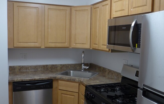 1 bed, 1 bath, 675 sqft, $1,625, Unit 417