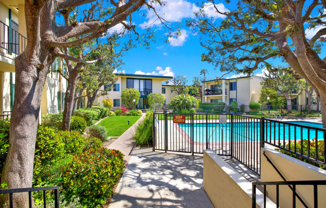 Casa Del Amo Apartments