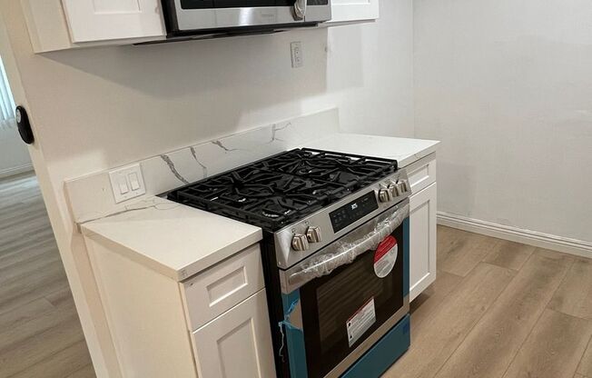 1 bed, 1 bath, 800 sqft, $2,295