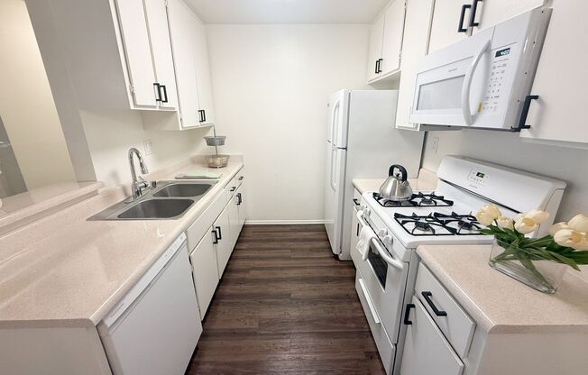 1 bed, 1 bath, 687 sqft, $1,895, Unit 0208