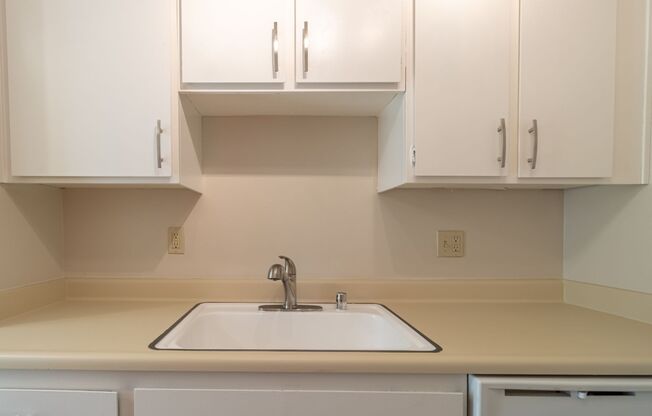 1 bed, 1 bath, $1,600, Unit 11