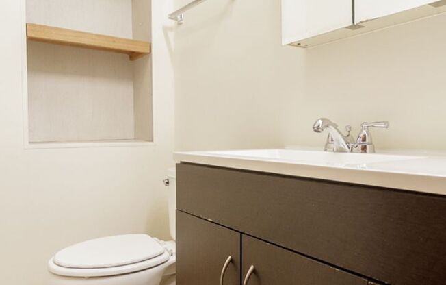 2 beds, 1.5 baths, 1,140 sqft, $4,200, Unit 2521-B3