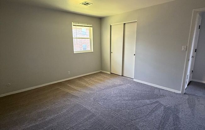 2 beds, 1 bath, 908 sqft, $835, Unit 5015 Fairmont