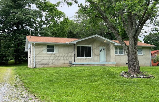 All Brick, 3 Bedroom Ranch in Hendersonville minutes from the Cumberland River and Boat Launch!