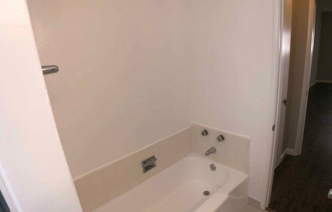 1 bed, 1 bath, $2,695, Unit 104