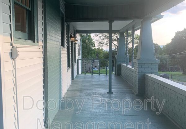 2300 Elmendorf St