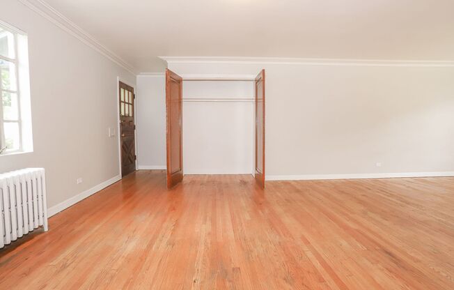 Gorgeous 2 Bed/1 Bath Unit