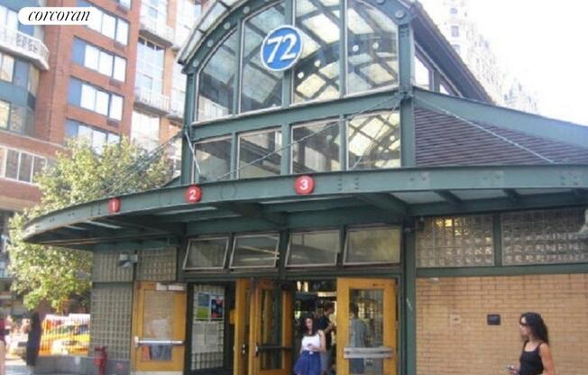 250 W 72 ST