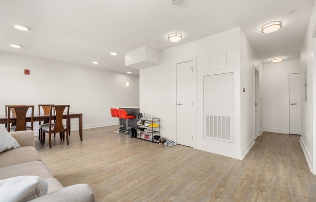 2 beds, 2 baths, 916 sqft, $3,900, Unit P3