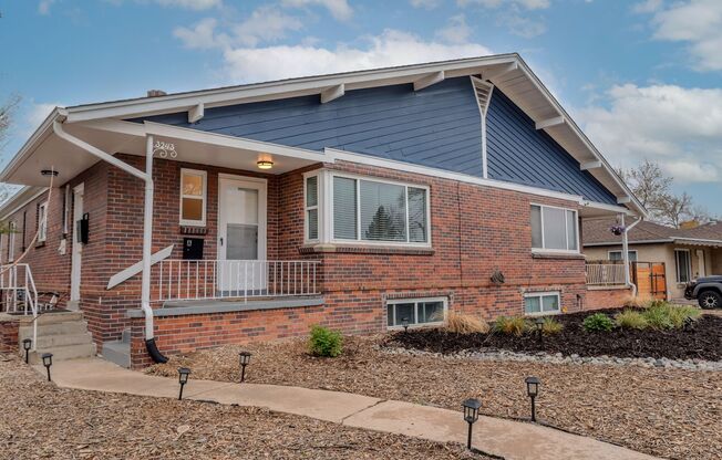 3BD, 2BA Half-Duplex in North Park Hill