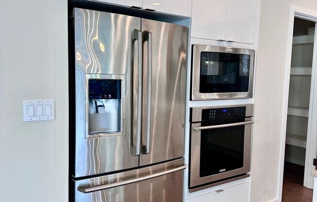 Luxury 4bed/2.5 bath home on Cul-de-sac! EV Charger!