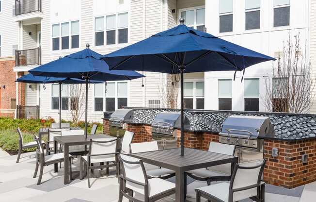 Outdoor grill area at 99 Bridge, New Jersey, 08857