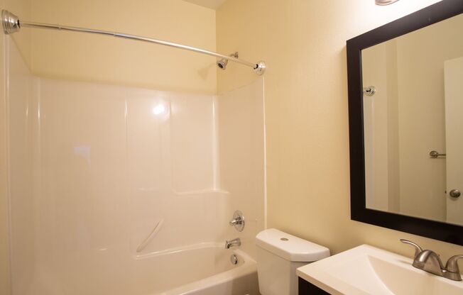 Studio, 1 bath, $1,015, Unit 05