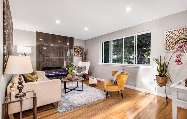 4 Beds and 2 Baths Beautiful Bellevue Single-family Home is Available for Rent!