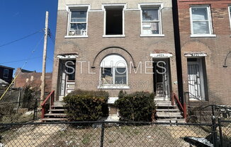 4923 4925 SUBURBAN TRACKS ST