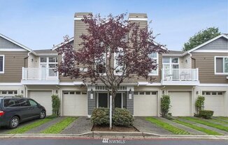 555 ANACORTES CT NE