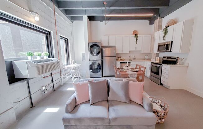 Studio, 1 bath, 567 sqft, $995, Unit A301