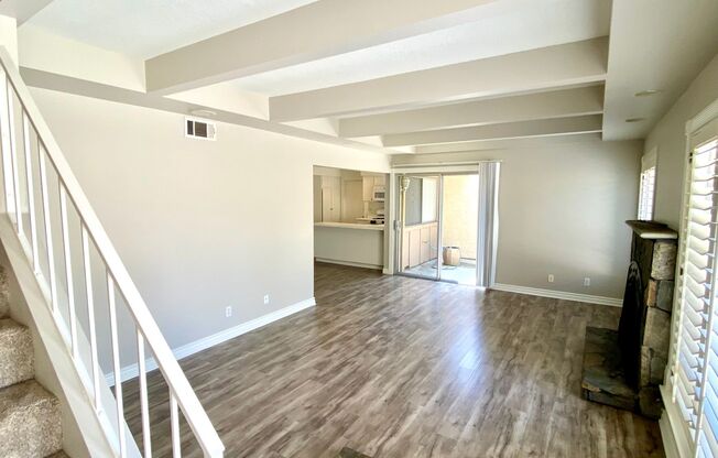 Great Opportunity! 2bed, 2.5 bath and bonus room off the primary in Thousand Oaks!