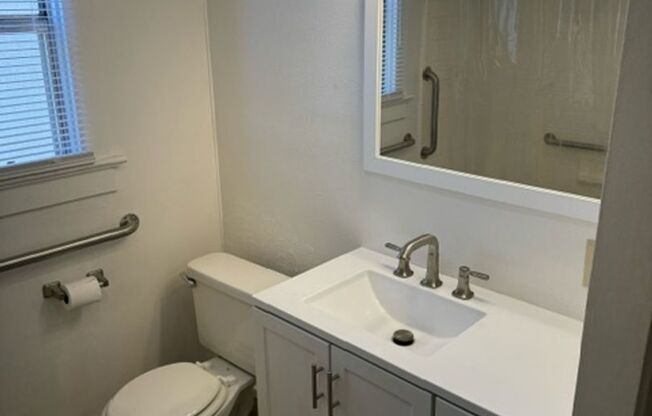 2 beds, 1 bath, $1,250, Unit 113-1/2