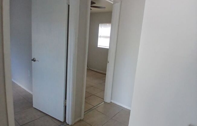 2/1 units, Multi fam unit in Tampa near local amenities