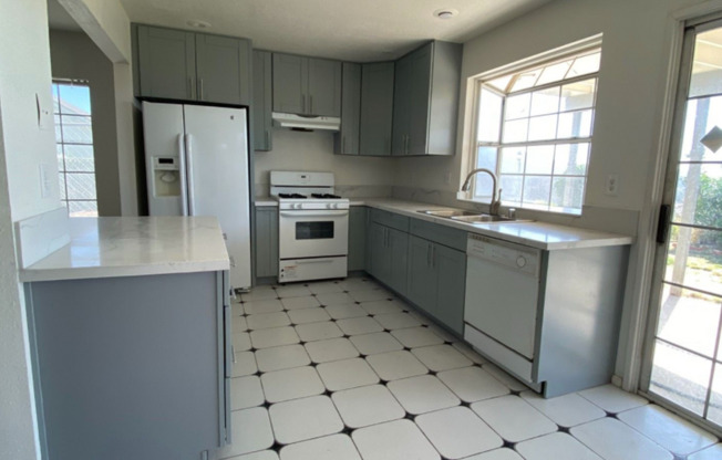 4 beds, 2.5 baths, $4,950