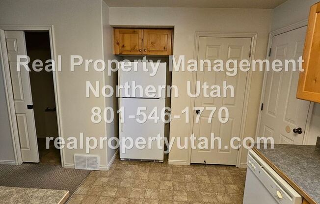 3 beds, 2.5 baths, $1,800