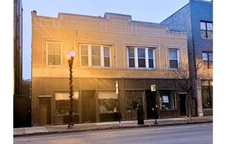 Amazing North Center 3 Bed / 1 Bath Unit Ready 4/2026! Hardwood Floors Throughout!