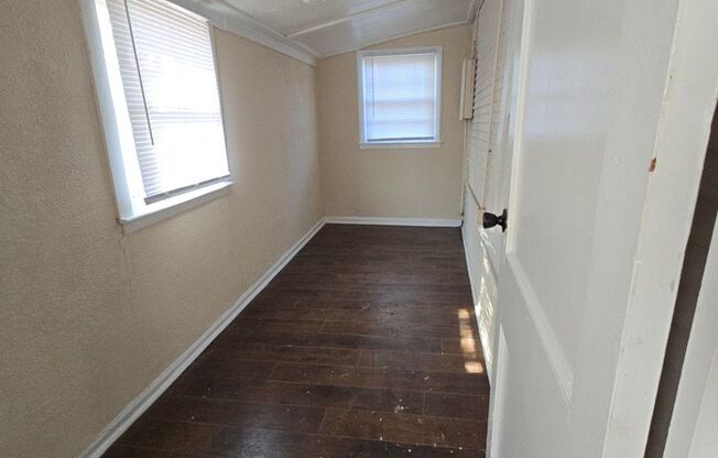 2 beds, 1 bath, $1,000