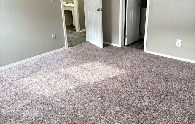 2 beds, 1.5 baths, 832 sqft, $869, Unit 135