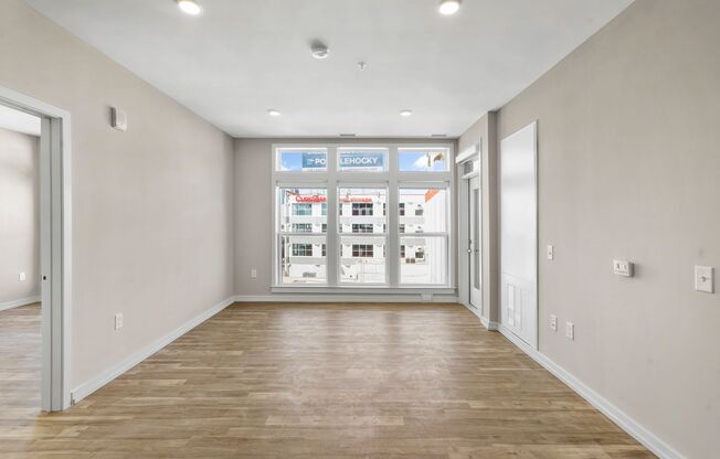 2 beds, 1 bath, 913 sqft, $2,990, Unit 435