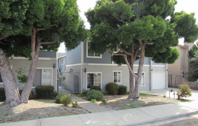 Adorable 2 bed / 2 bath in small gated complex