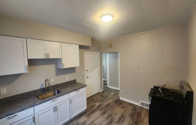 2 beds, 1 bath, $950, Unit Unit 1