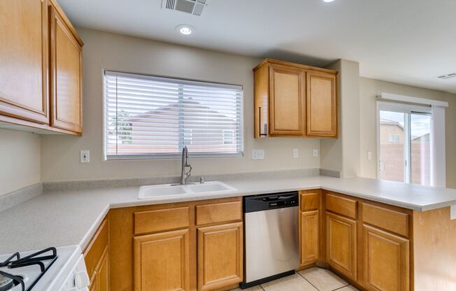 4 beds, 2.5 baths, $1,900