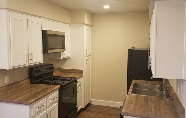 2 beds, 2 baths, 934 sqft, $1,675, Unit 167