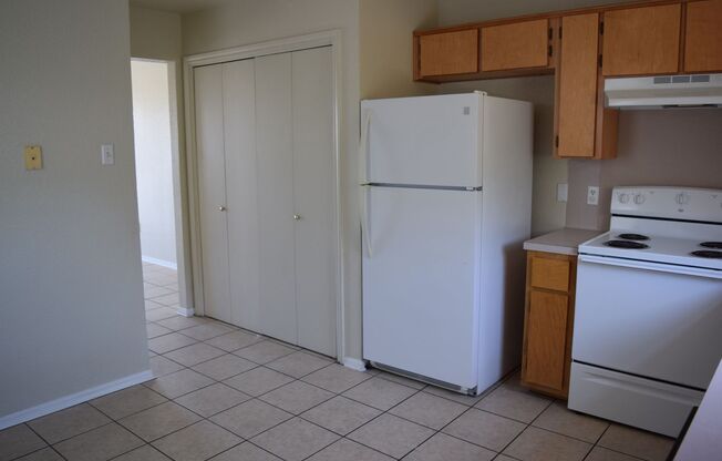 2 beds, 1 bath, 822 sqft, $750