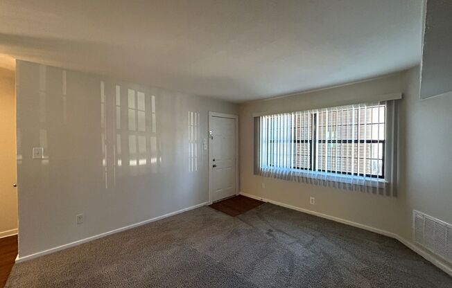 2 beds, 1 bath, $850, Unit MA9141