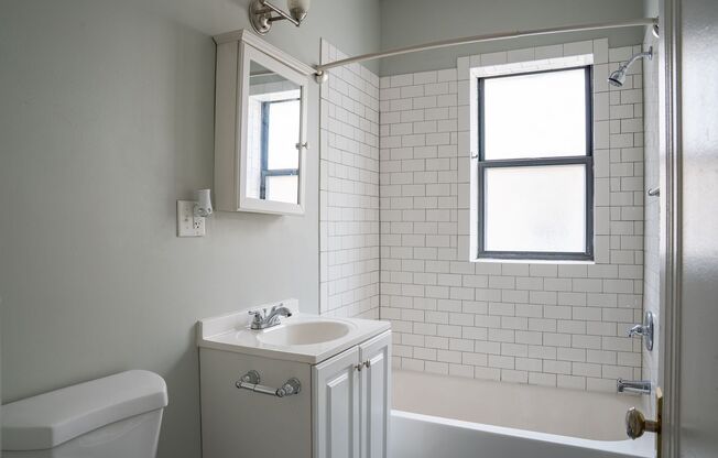 2 beds, 1 bath, 700 sqft, $1,750, Unit 3010-2N