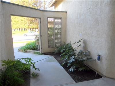 $2,600 - 4 Bed 2 Bath home Laurelglen Area SW 93309 W/POOL+SOLAR!